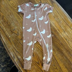 100% Organic Cotton PJs with chicken Print. 12-18 month. Parade brand.